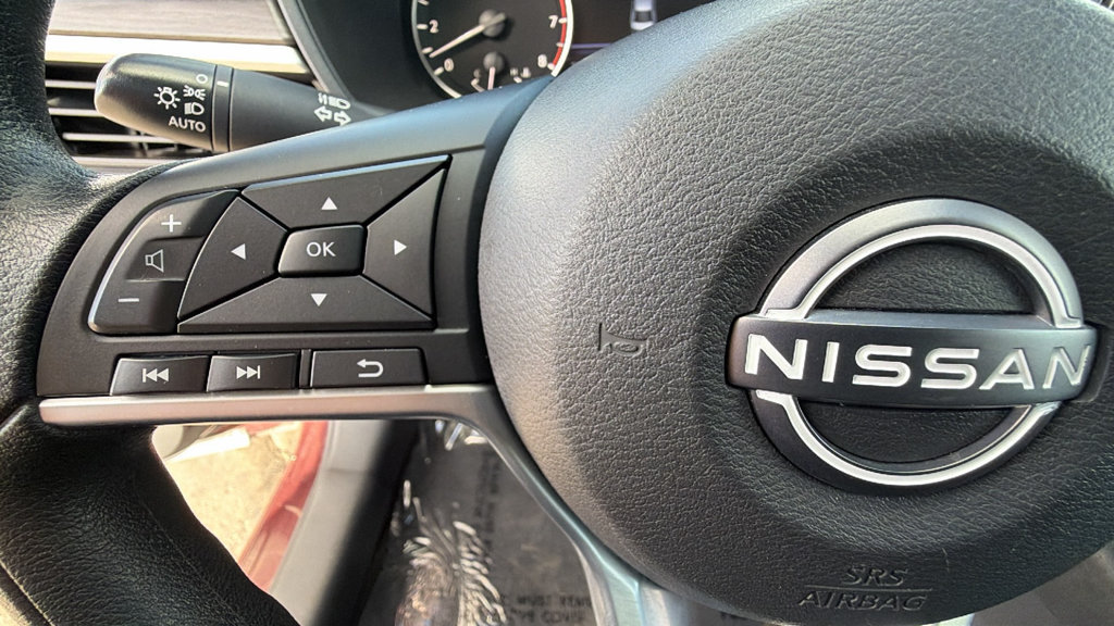 Used 2025 Nissan Altima 2.5 SV FWD image 19
