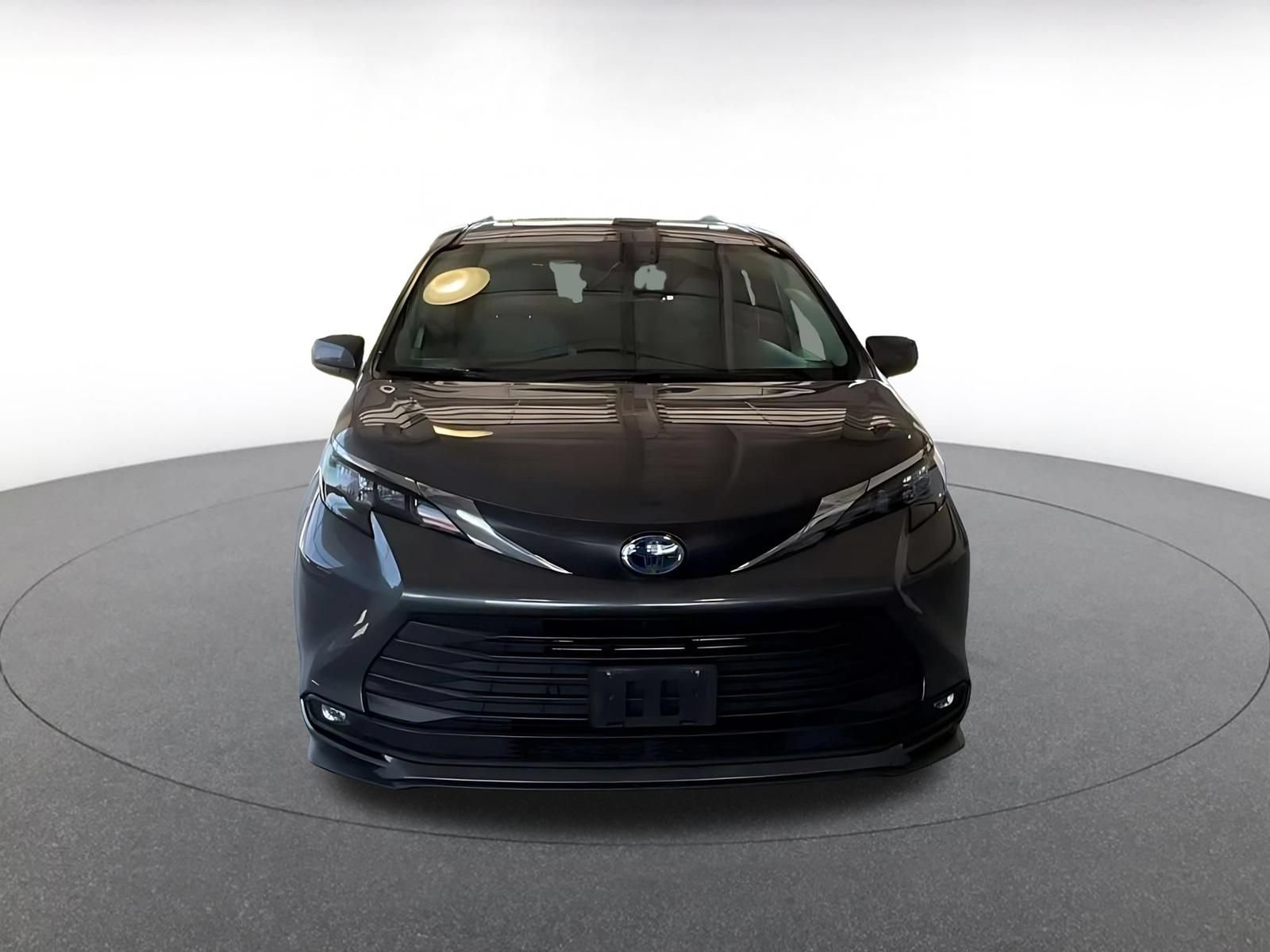 Used 2025 Toyota Sienna XLE FWD image 10