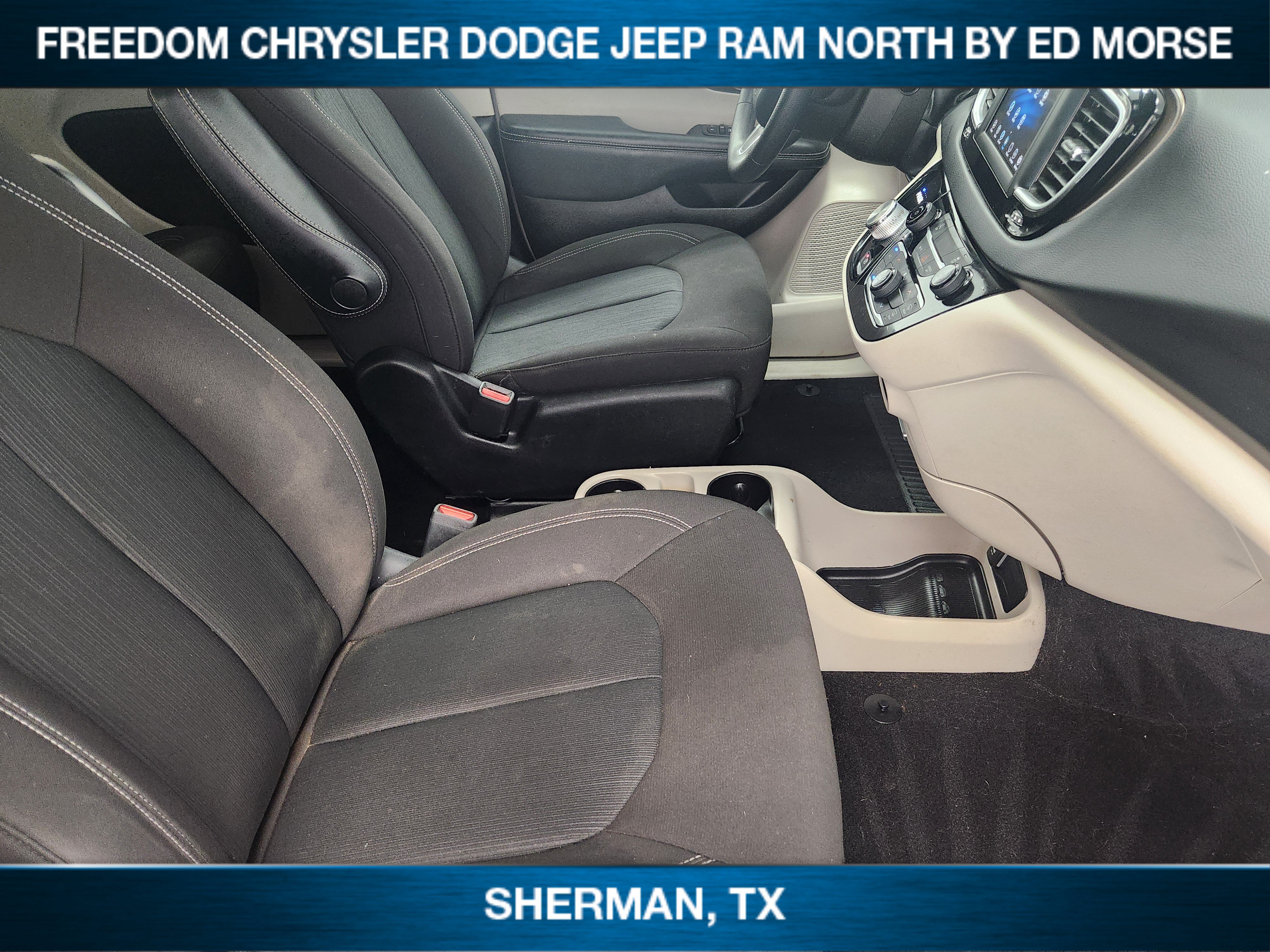 Used 2021 Chrysler Voyager L FWD image 9