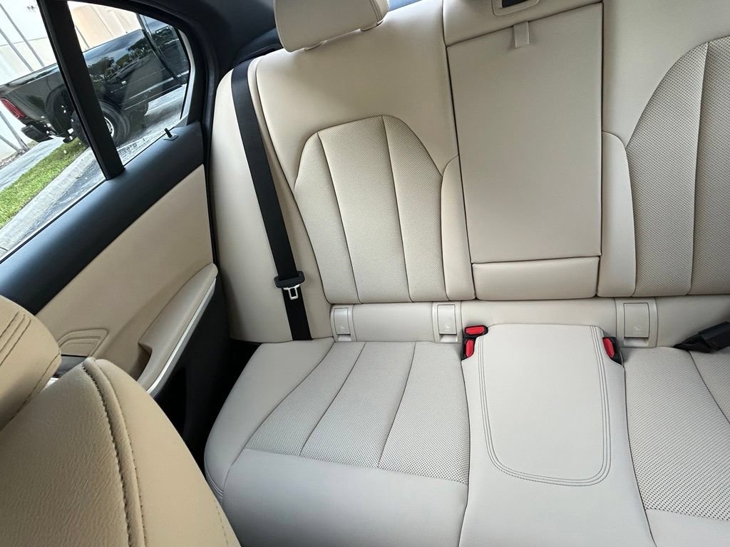 Used 2025 BMW 330i Sedan w/ Convenience Package RWD image 12