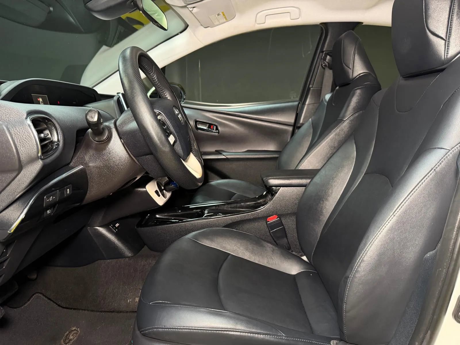 Used 2017 Toyota Prius Prime Premium w/ Preferred Accessory Package FWD image 26