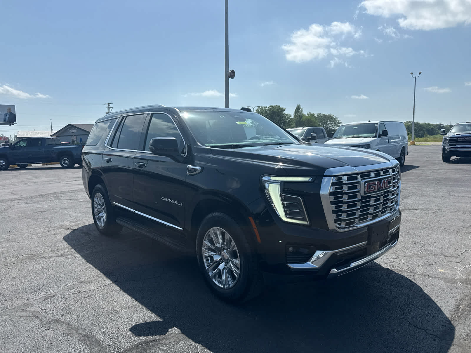 Used 2025 GMC Yukon Denali AWD/4WD image 7