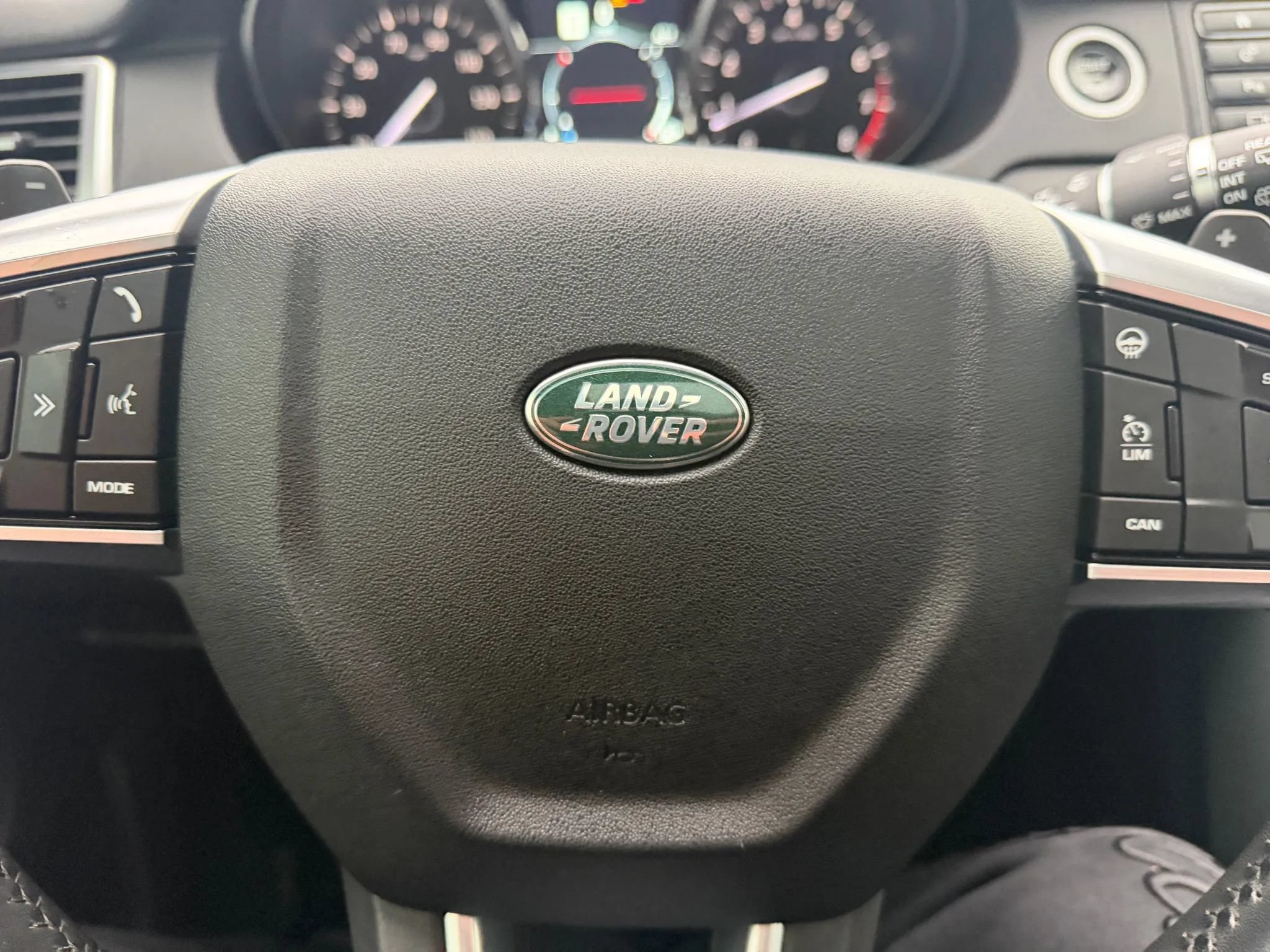 Used 2018 Land Rover Discovery Sport HSE AWD/4WD image 25