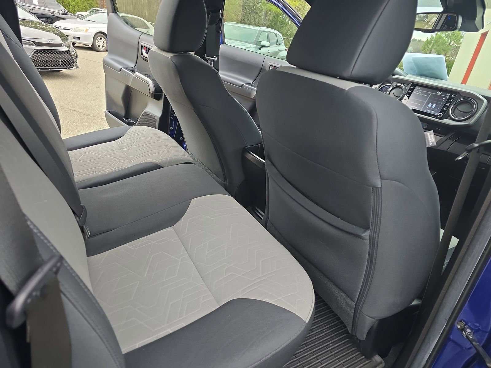 Used 2022 Toyota Tacoma TRD Off-Road image 18