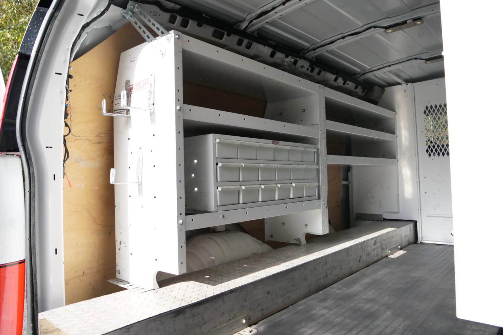 Used 2018 GMC Savana 3500 w/ Driver Convenience Package image 9