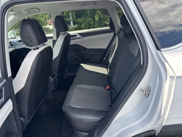 Used 2025 Volkswagen Taos SE AWD/4WD image 13