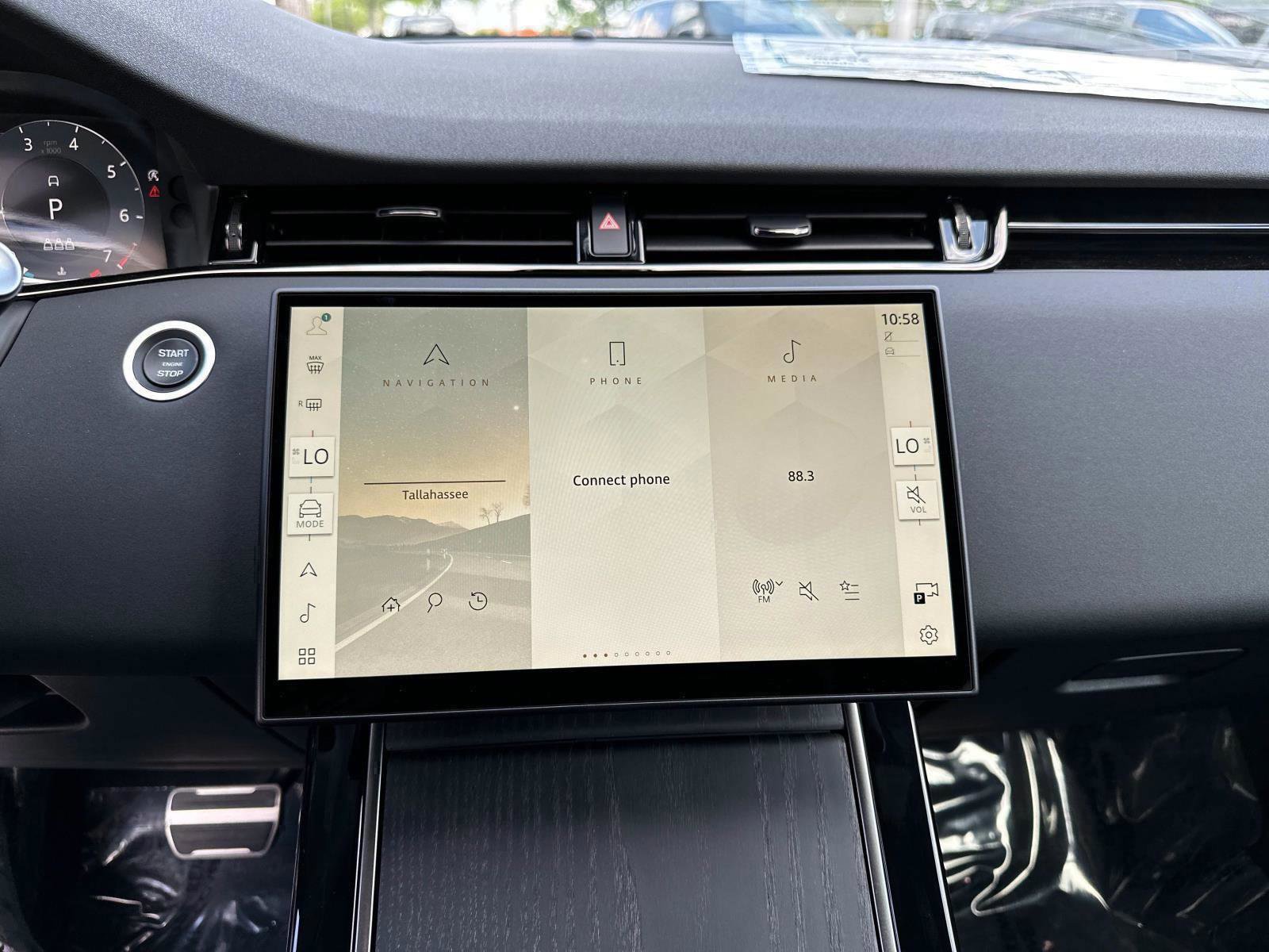 Used 2024 Land Rover Range Rover Evoque Dynamic SE image 18