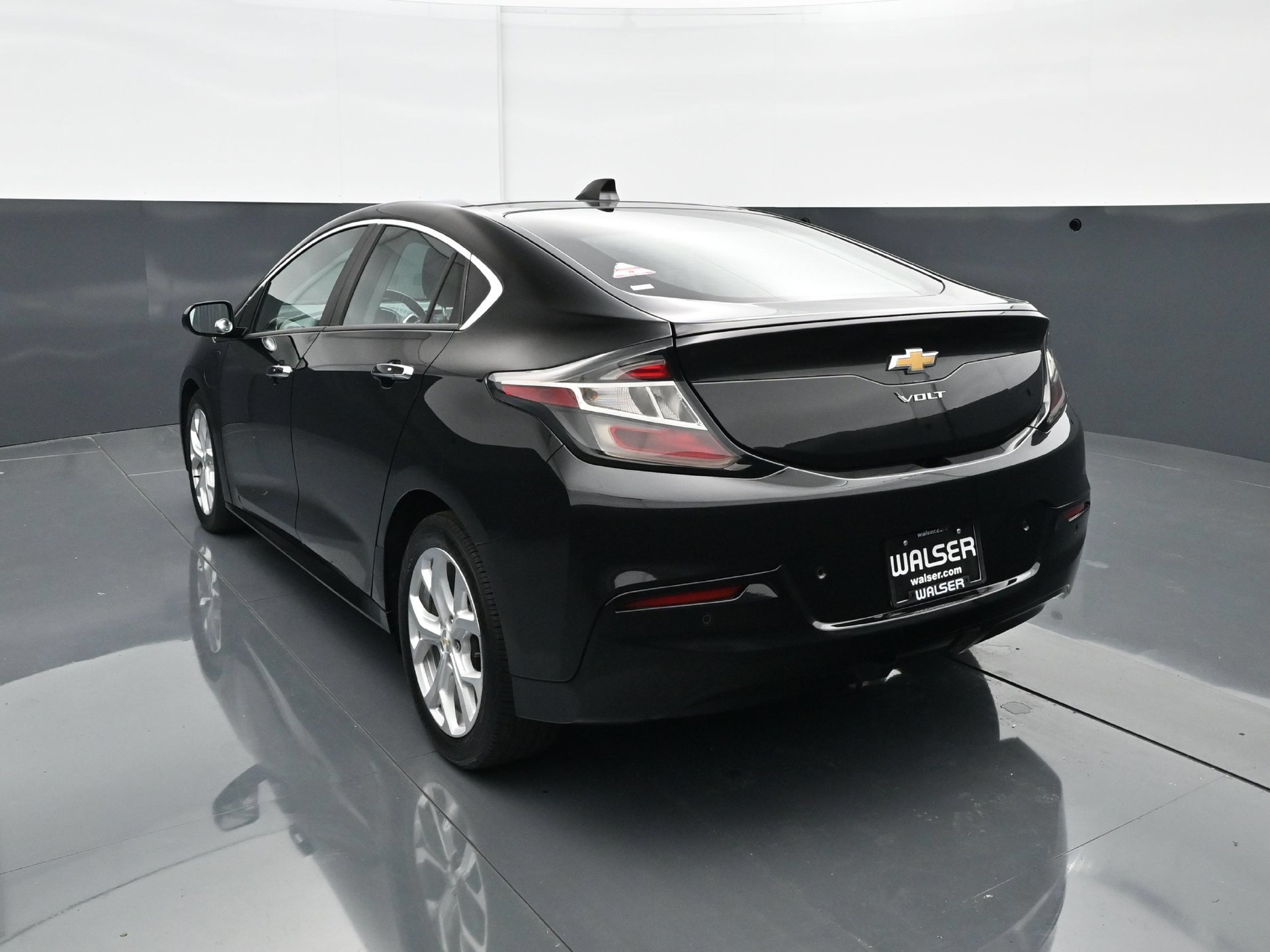 Used 2017 Chevrolet Volt Premier FWD image 5