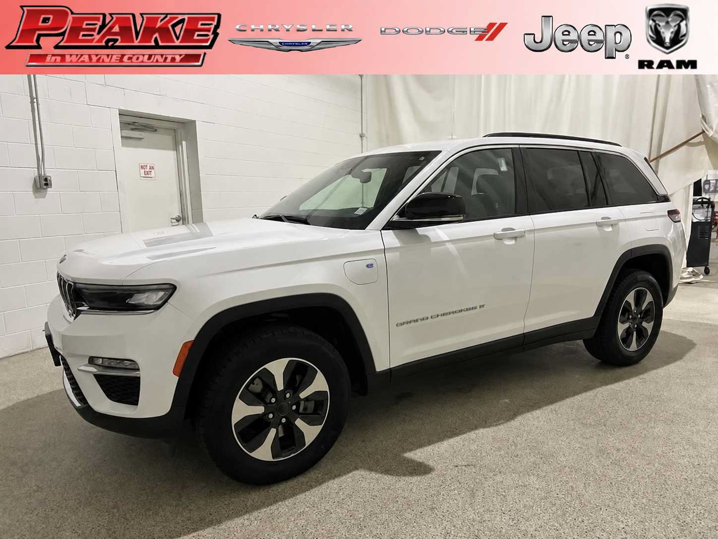 Used 2024 Jeep Grand Cherokee Limited 4xe AWD/4WD image 1
