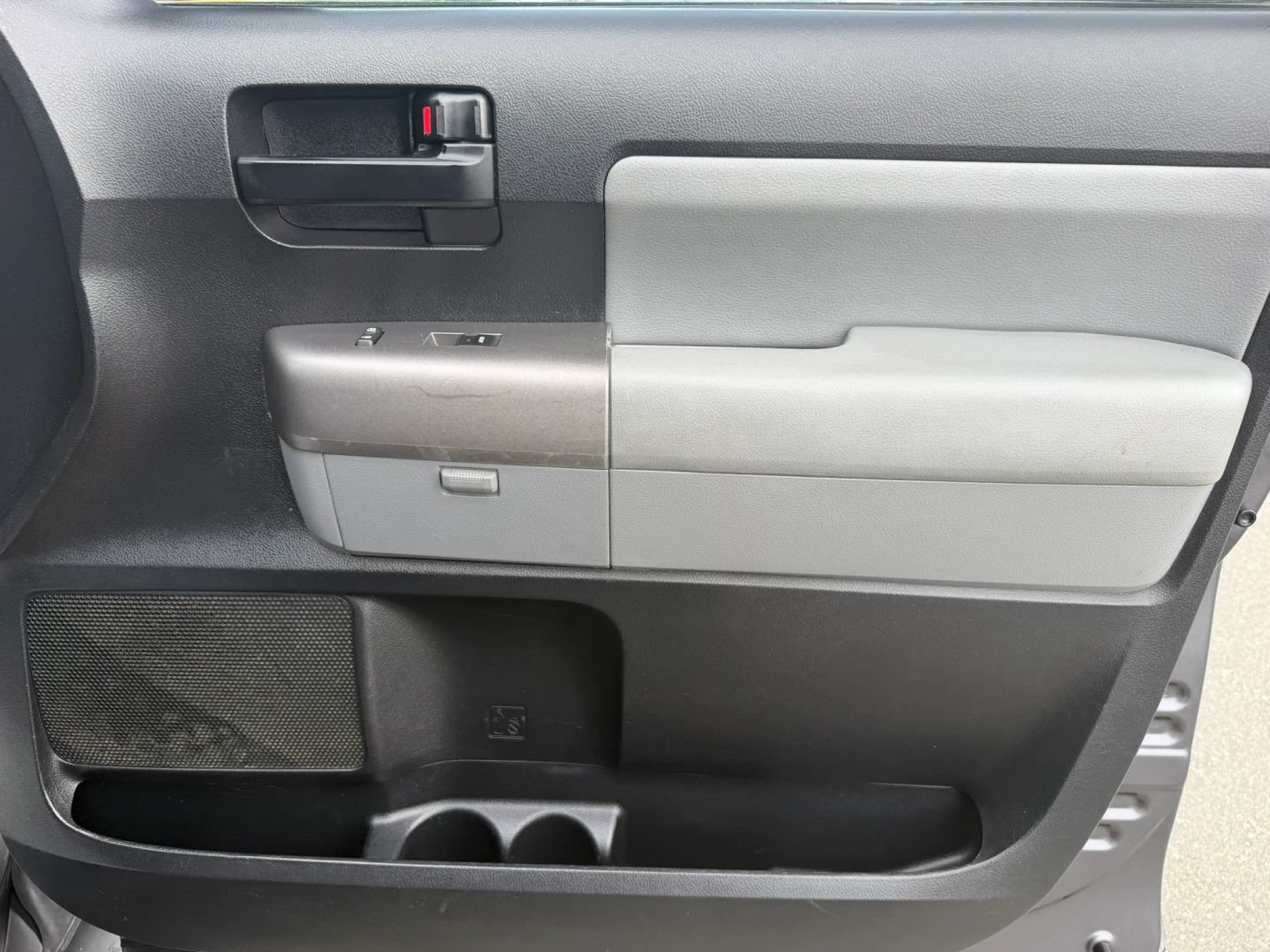Used 2013 Toyota Sequoia SR5 RWD image 15