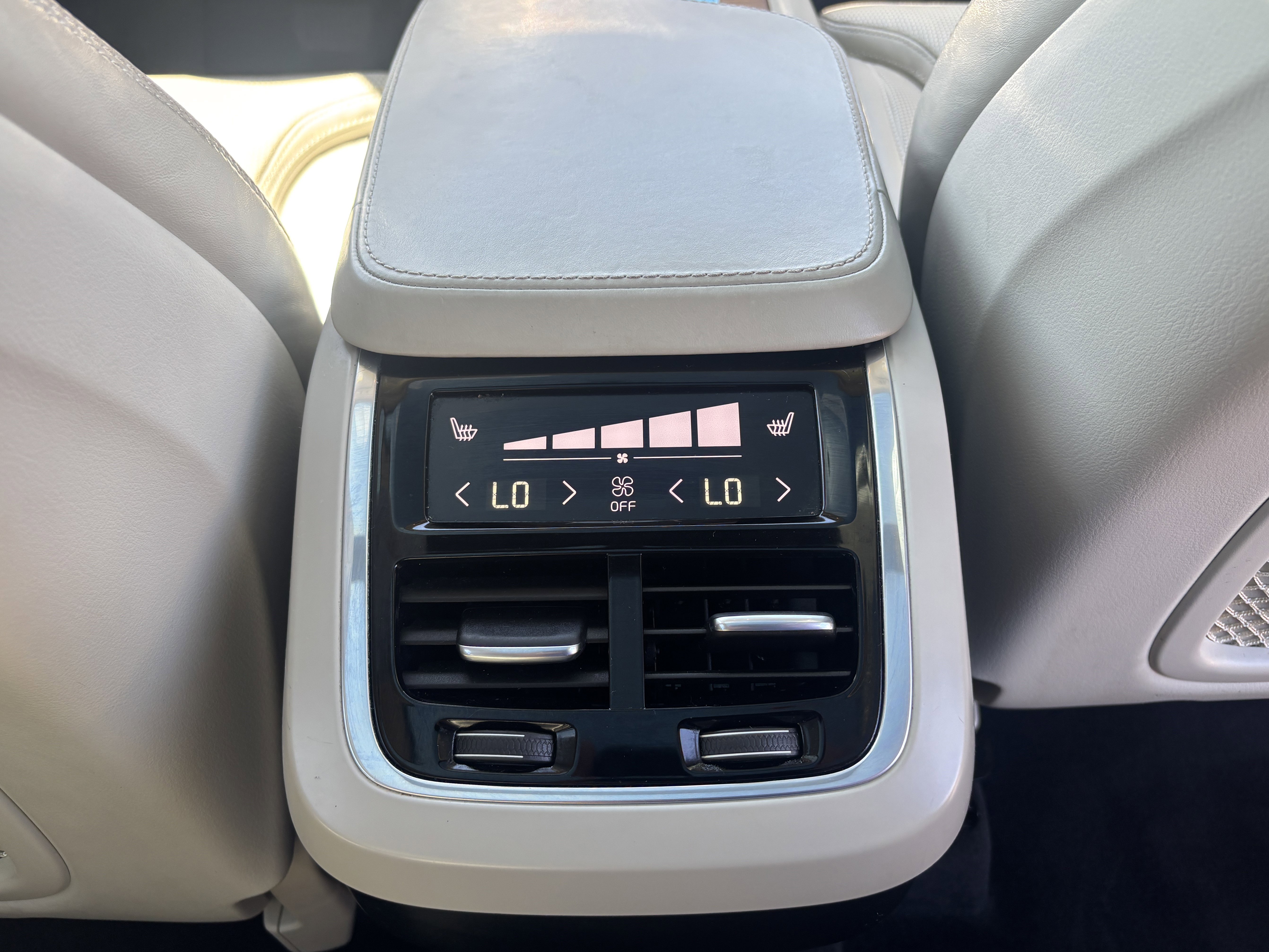 Used 2017 Volvo XC90 T6 Inscription image 11