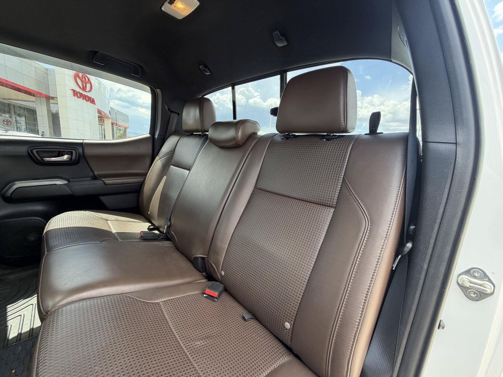 Used 2016 Toyota Tacoma Limited w/ Towing Package AWD/4WD image 16