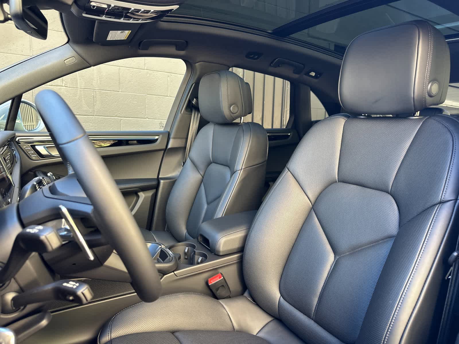 New 2026 Porsche Macan AWD/4WD image 5