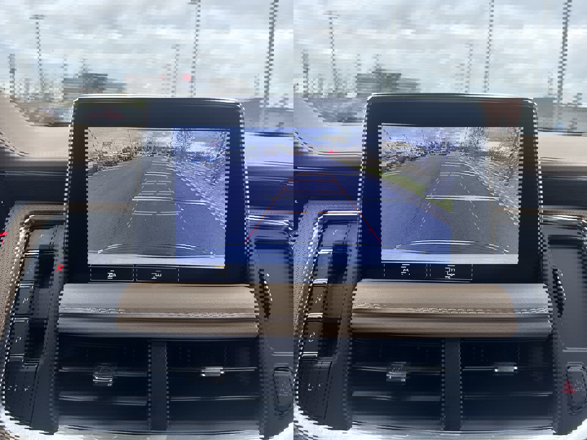 Used 2021 Chevrolet Suburban Premier image 17