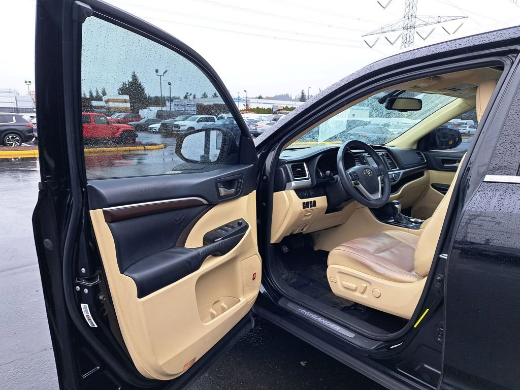 Used 2016 Toyota Highlander Limited AWD/4WD image 10