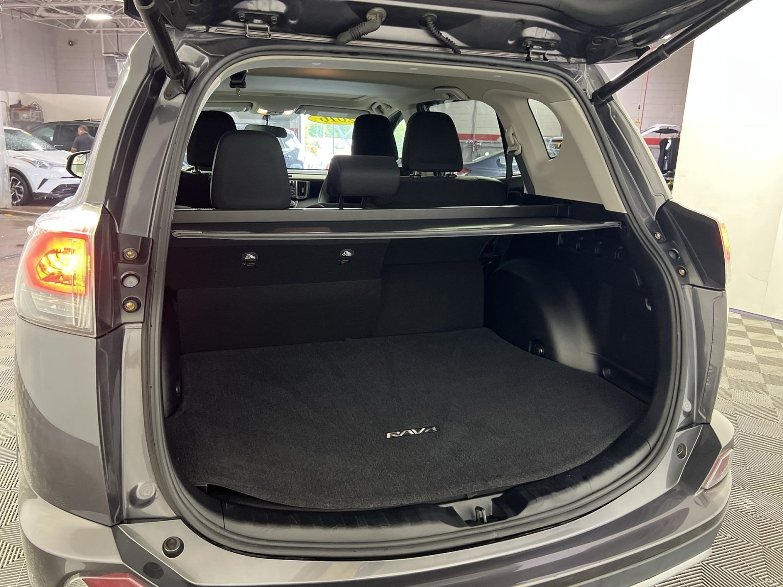 Used 2016 Toyota RAV4 XLE AWD/4WD image 26
