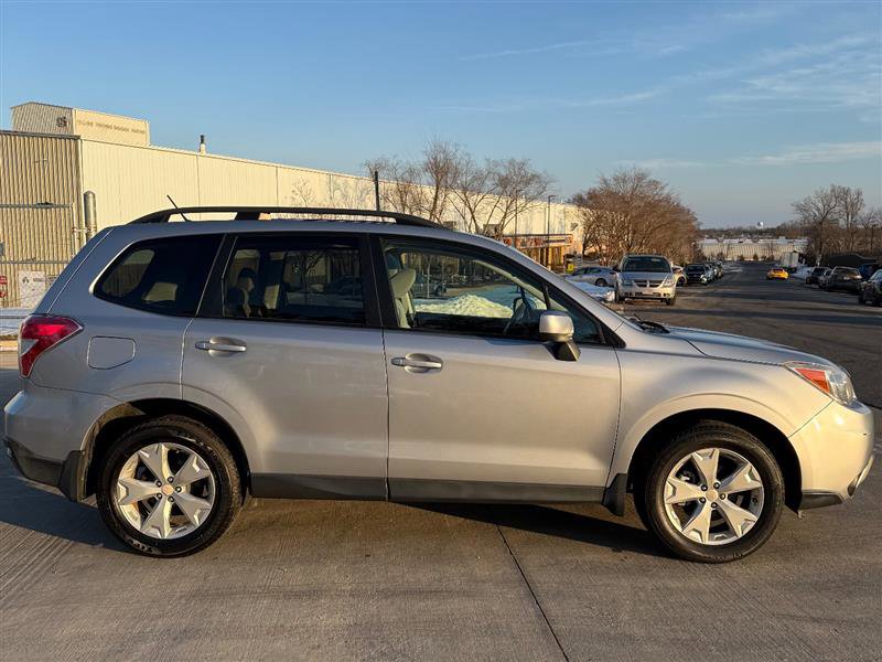 Used 2015 Subaru Forester 2.5i Premium w/ All-Weather Package AWD/4WD image 6