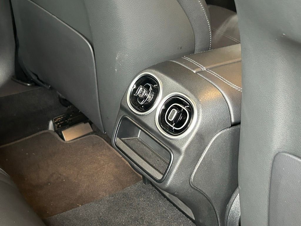 Used 2025 Mercedes-Benz C 300 4MATIC Sedan image 38