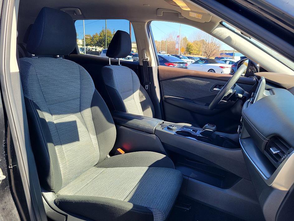 Certified 2023 Nissan Rogue SV image 17