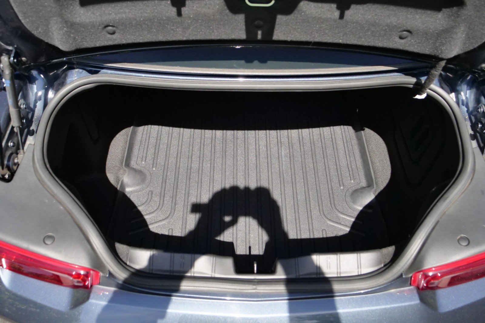 Used 2022 Chevrolet Camaro LT RWD image 25