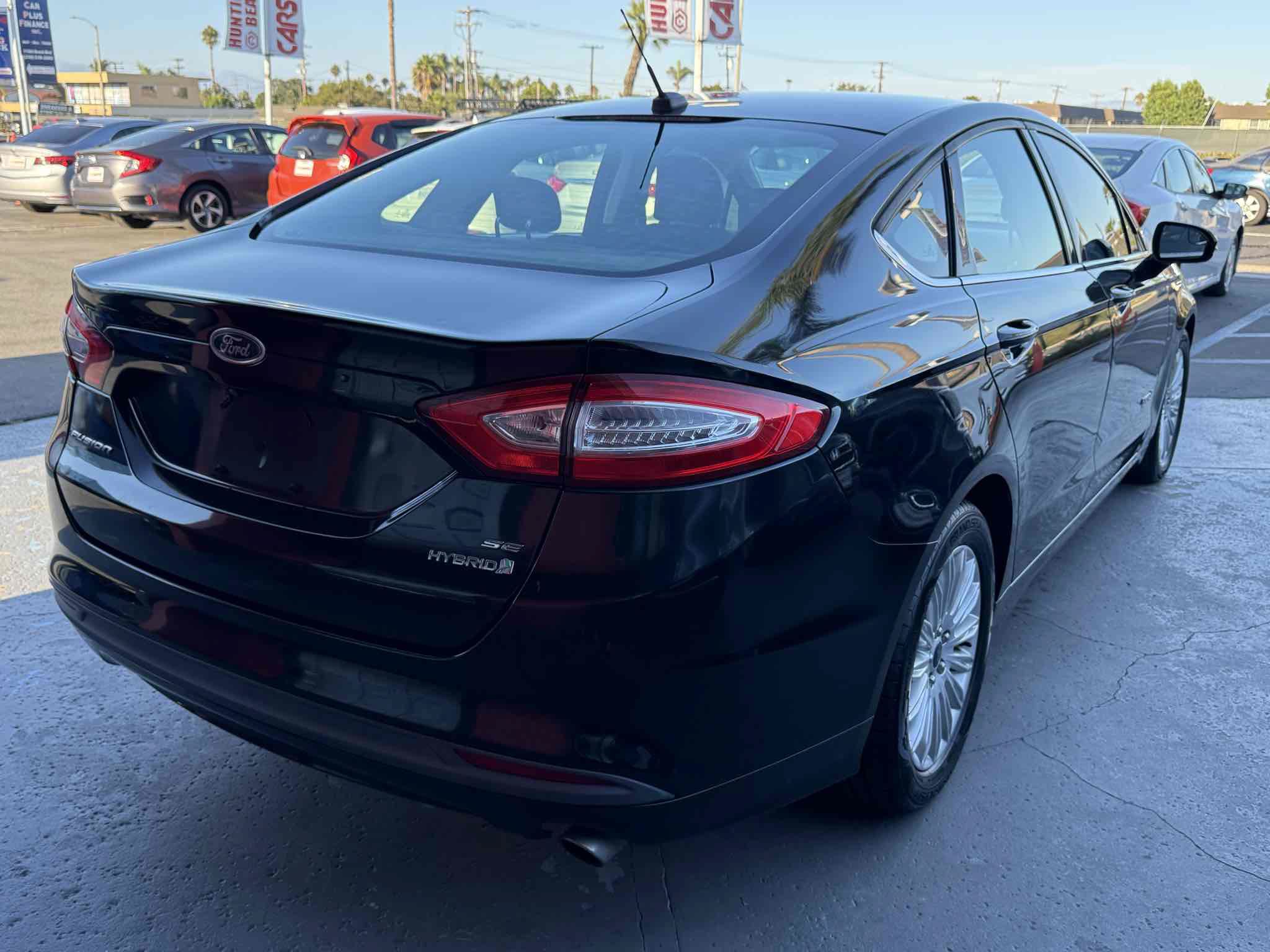 Used 2016 Ford Fusion SE FWD image 10