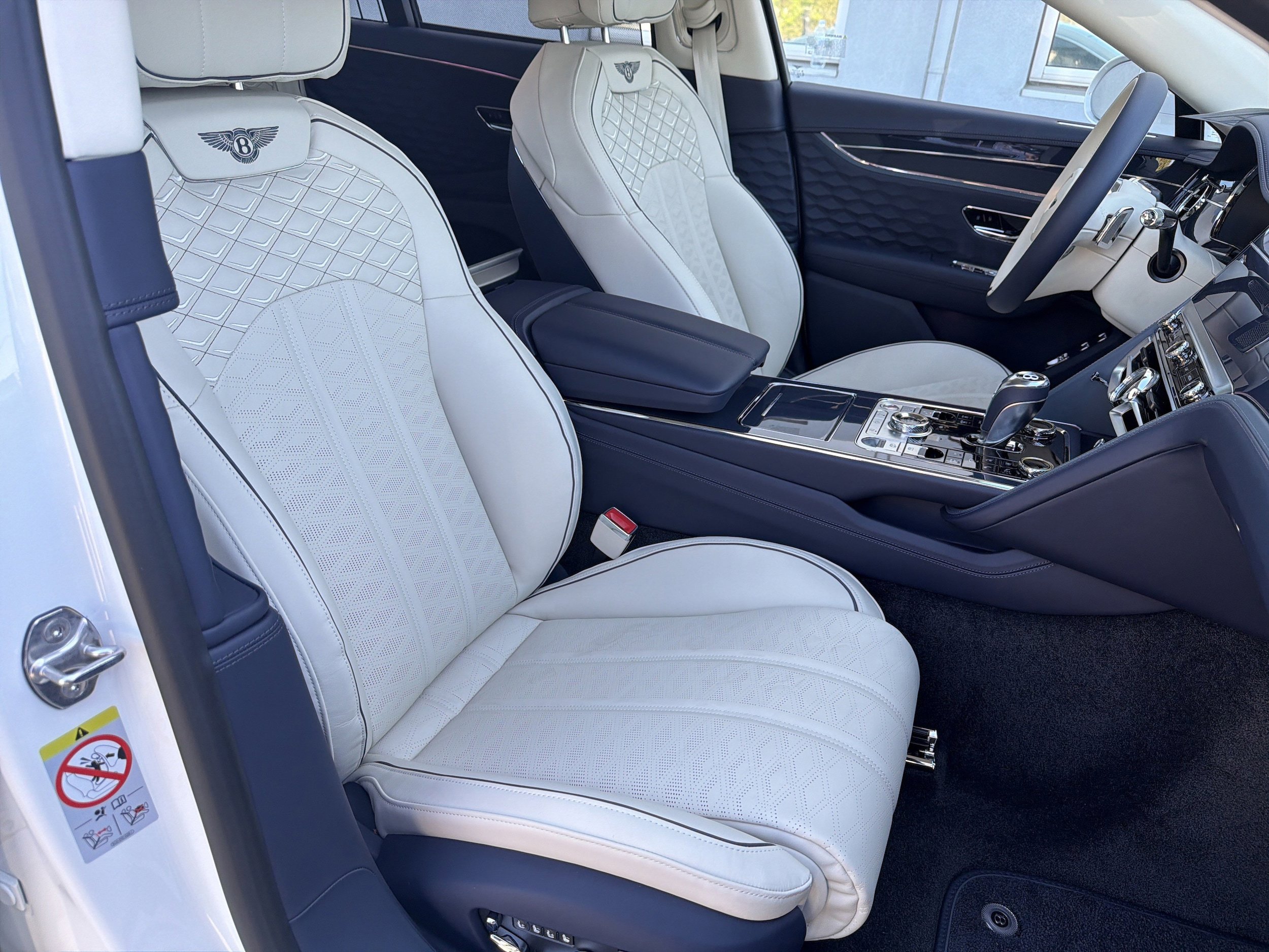 New 2026 Bentley Flying Spur Plug-In Hybrid AWD/4WD image 2