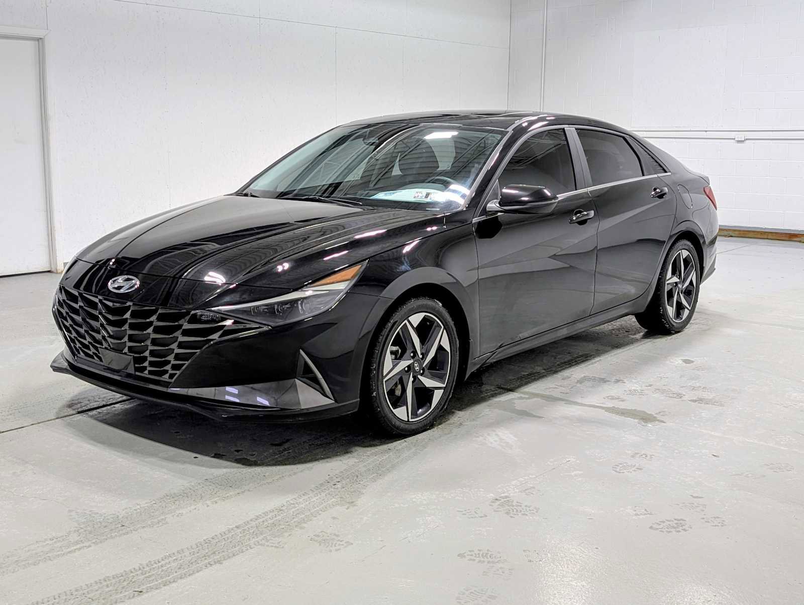 Used 2023 Hyundai Elantra Limited w/ Cargo Package