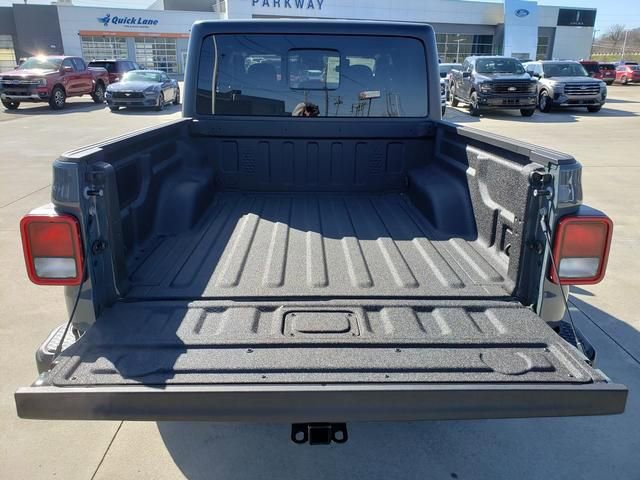 New 2026 Jeep Gladiator Sport AWD/4WD image 8