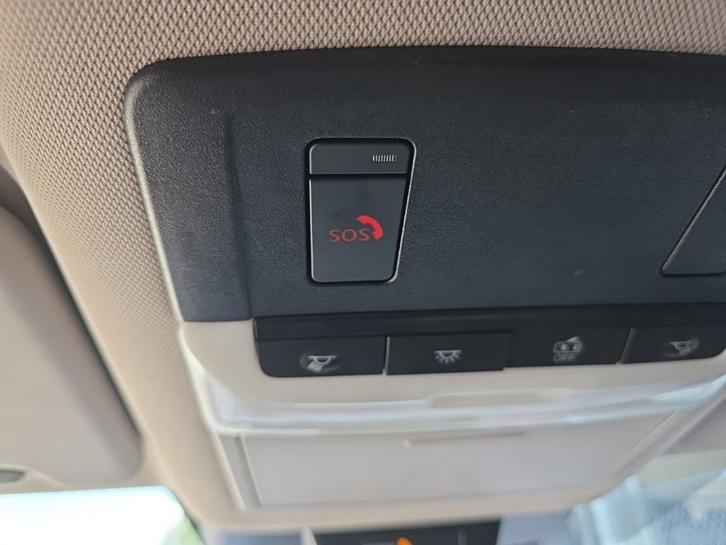 Used 2025 Nissan Rogue SV image 29