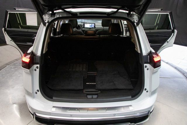Used 2024 Nissan Rogue Platinum w/ Platinum Premium Package image 19