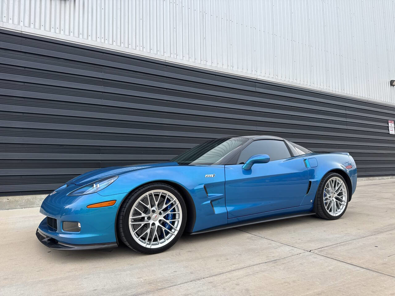 Used 2009 Chevrolet Corvette ZR1 w/ Preferred Equipment Group RWD image 3