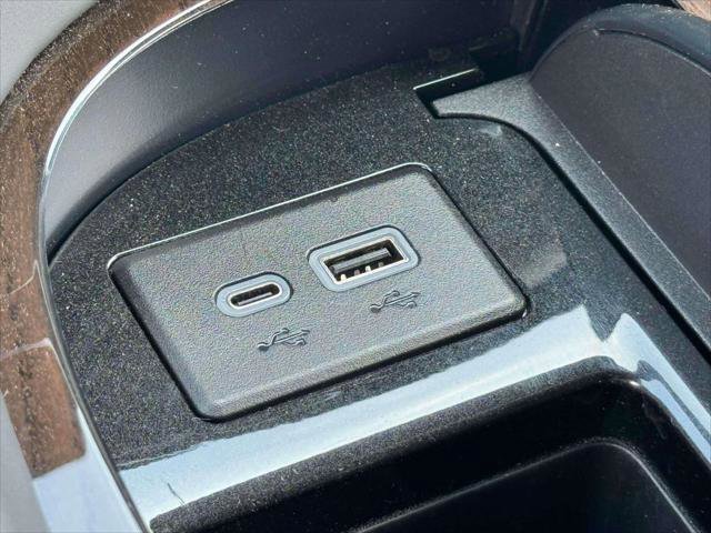 Certified 2024 Cadillac Escalade ESV Premium Luxury Platinum image 32