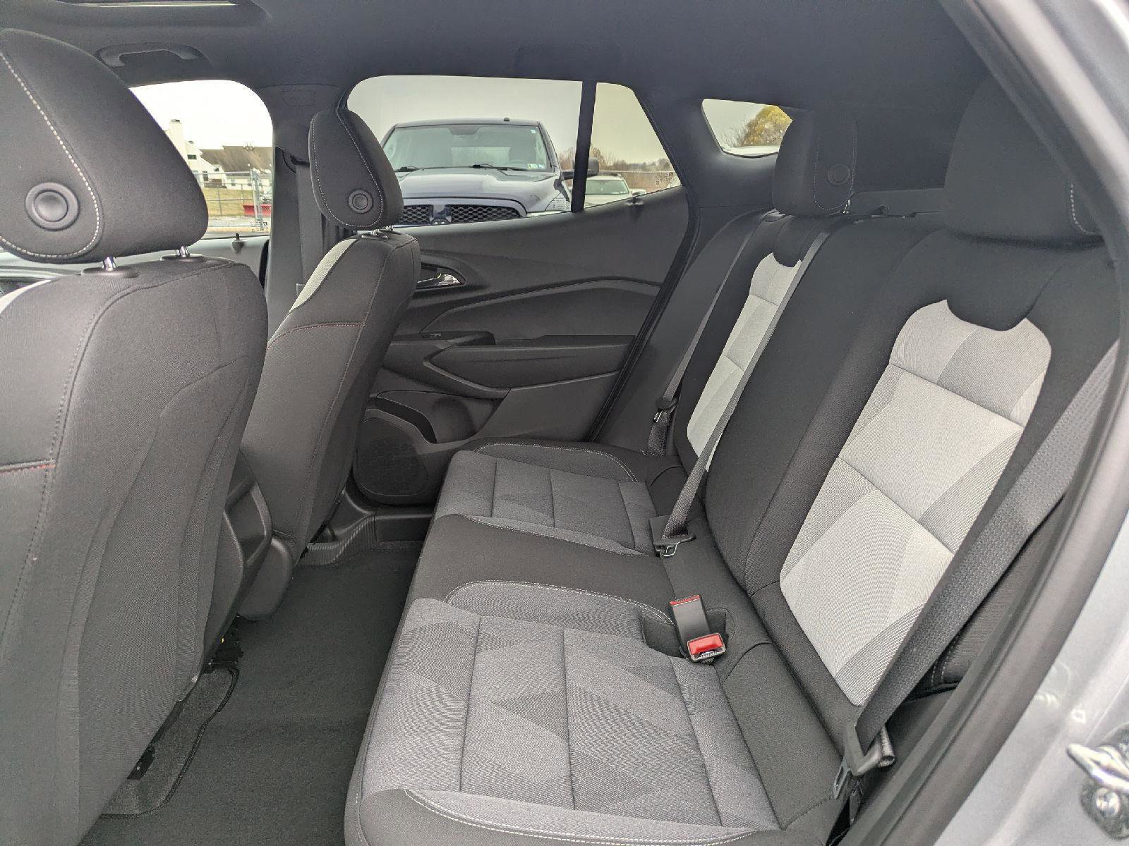 New 2026 Chevrolet Trax RS w/ Sunroof Package image 38