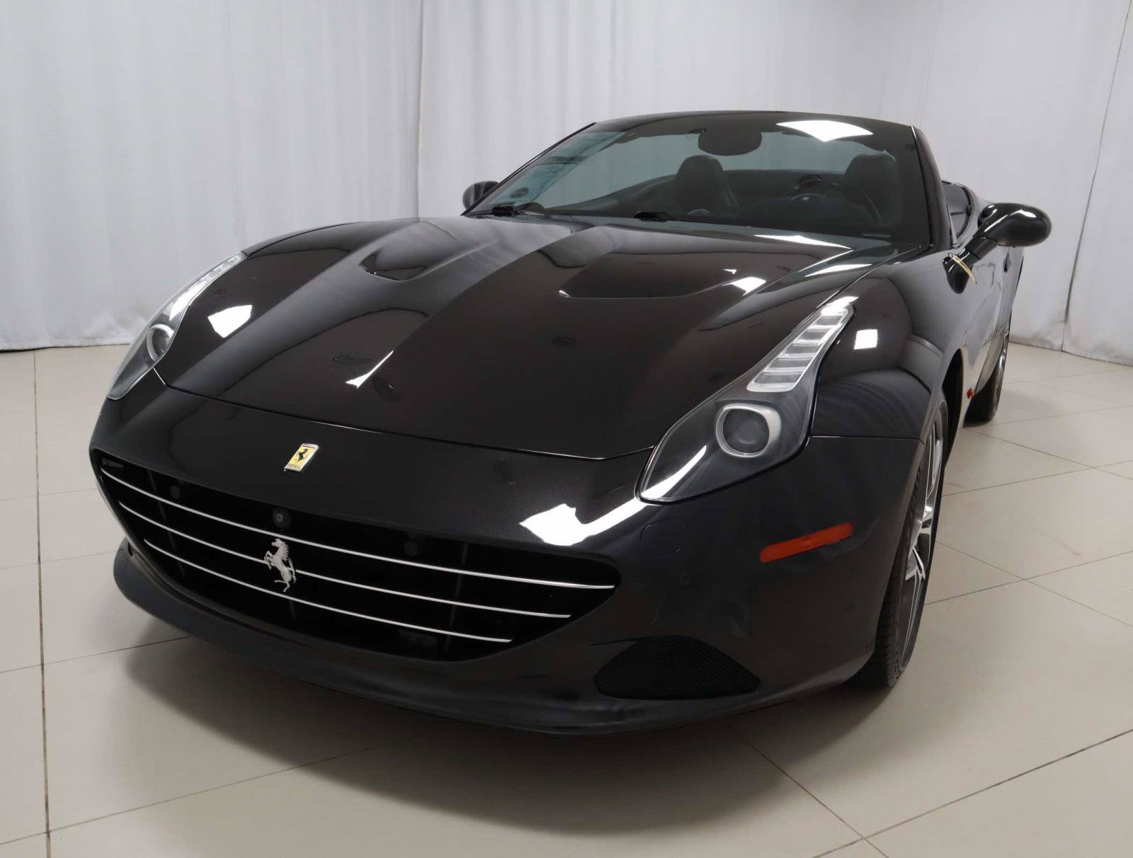 Used 2016 Ferrari California T RWD image 43