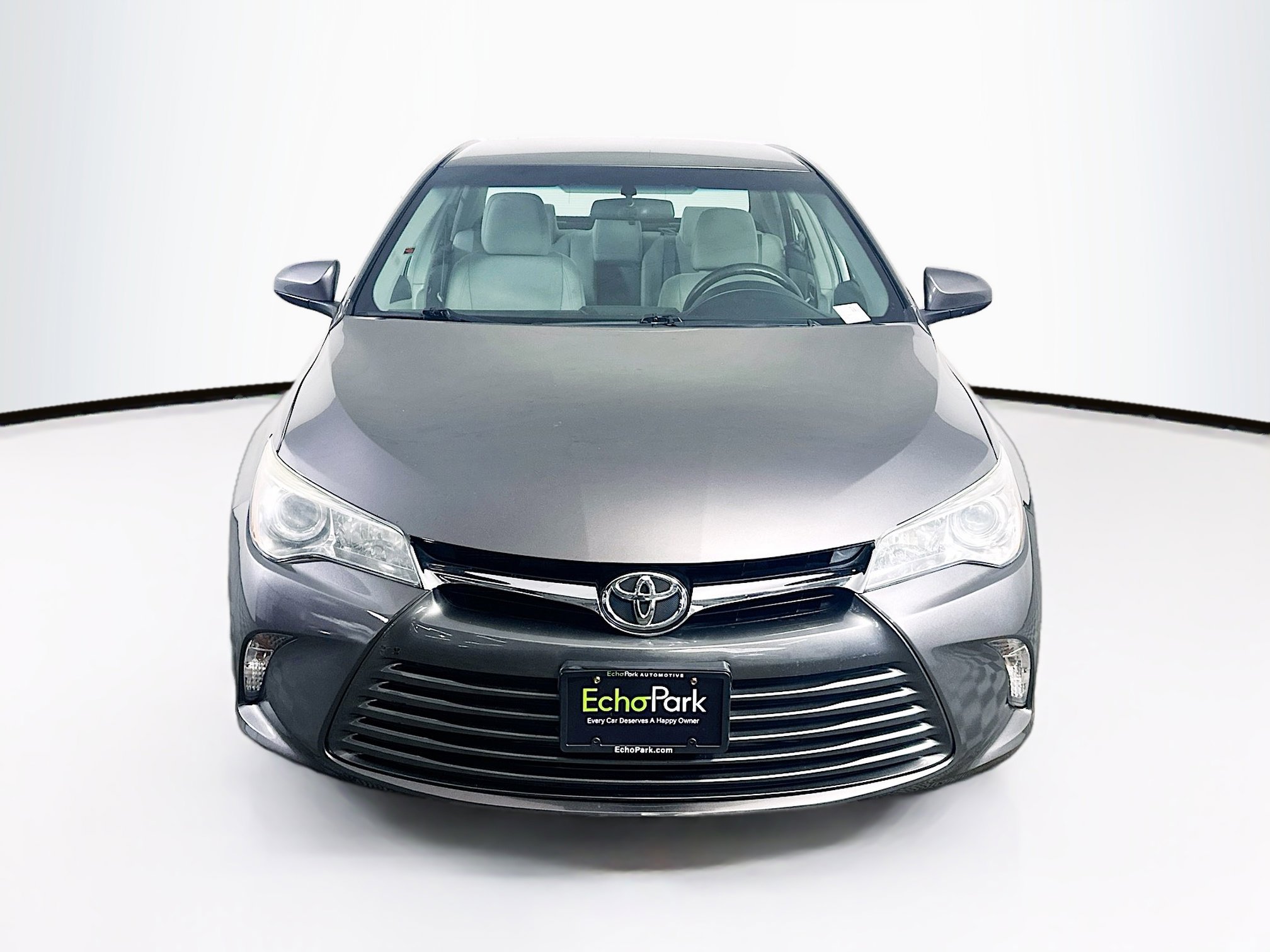 Used 2016 Toyota Camry LE image 2