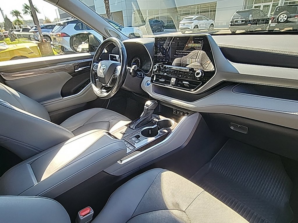 Used 2021 Toyota Highlander Platinum AWD/4WD image 20