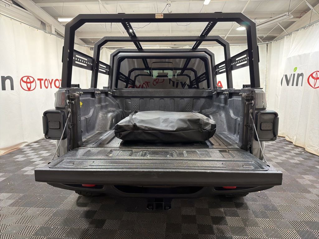 Used 2022 Jeep Gladiator Rubicon w/ Cold Weather Group AWD/4WD image 16