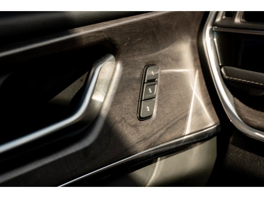 Used 2023 Jeep Grand Cherokee Overland RWD image 31