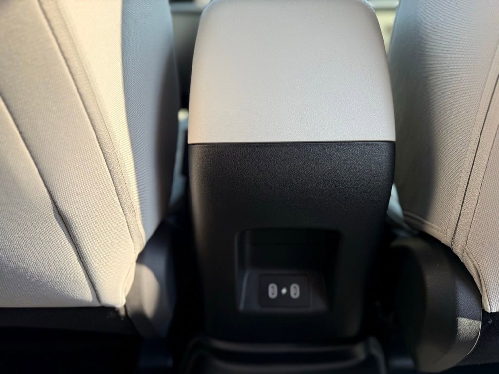 Used 2025 Hyundai Tucson SE image 17