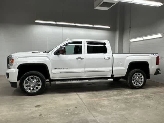 Used 2019 GMC Sierra 3500 Denali w/ Duramax Plus Package AWD/4WD image 2