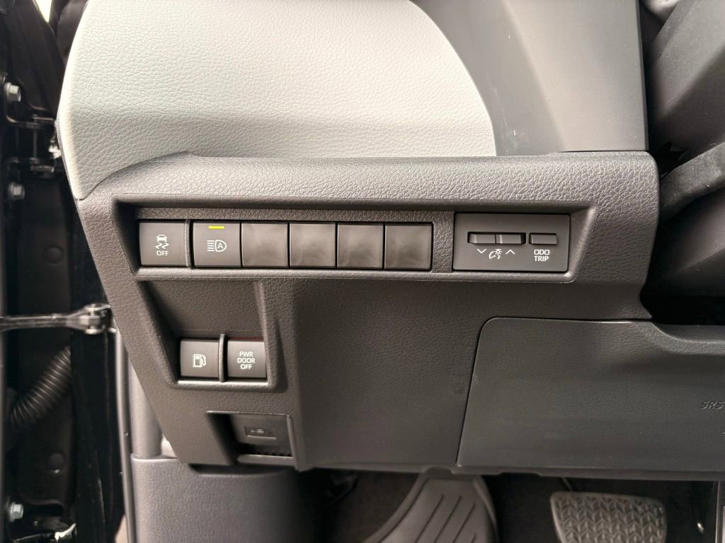 Used 2026 Toyota Sienna LE AWD/4WD image 21