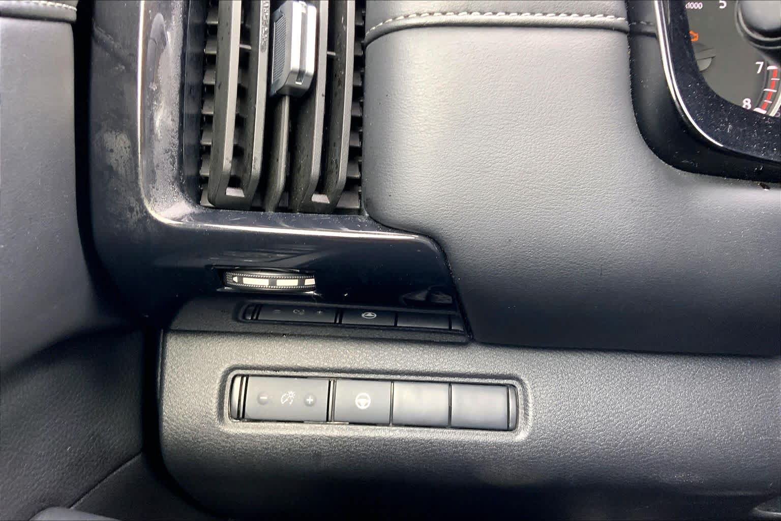 Used 2024 Nissan Pathfinder SV FWD image 32