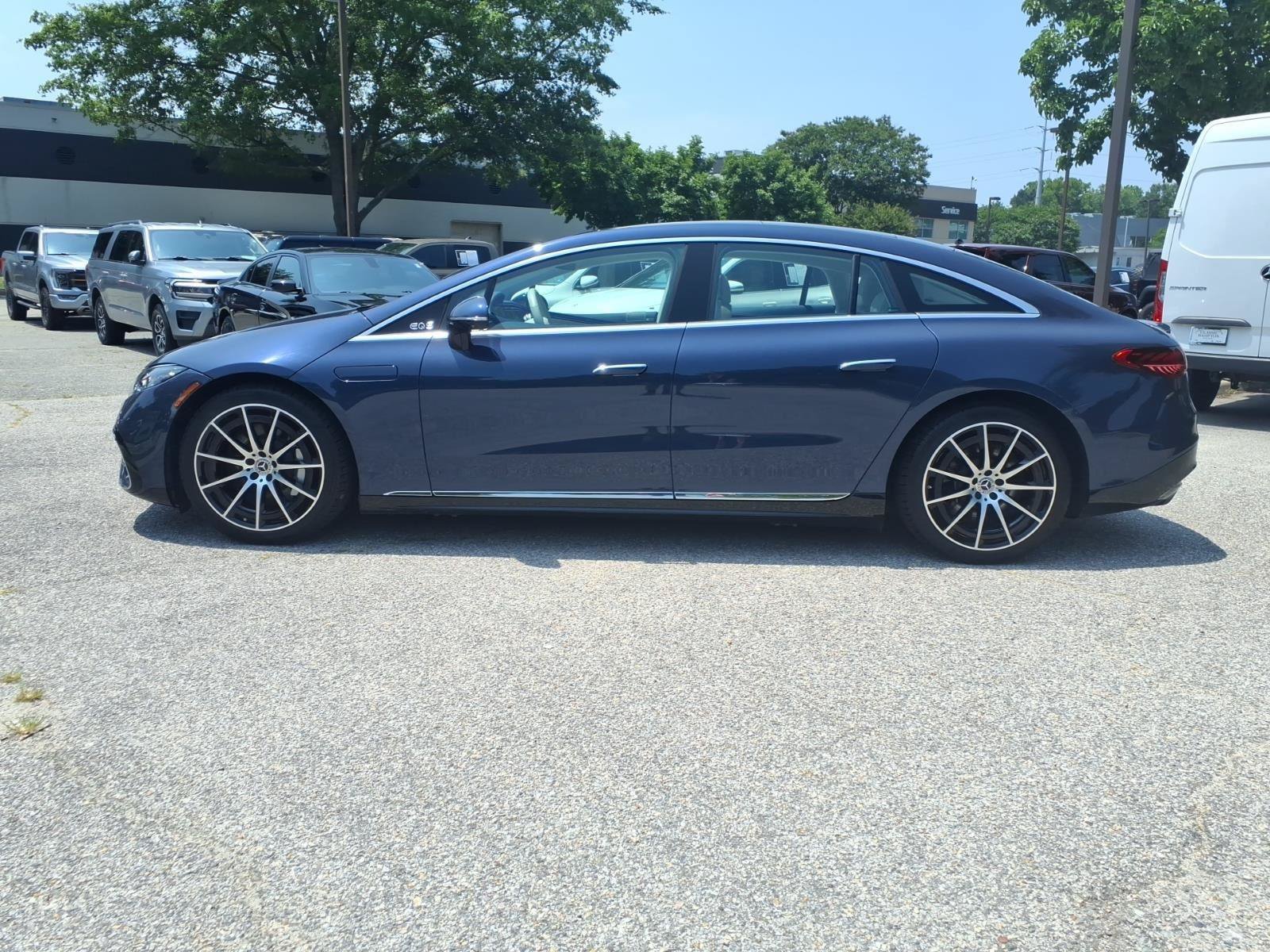 Used 2023 Mercedes-Benz EQS 580 4MATIC Sedan w/ Manufactur Interior Package image 9