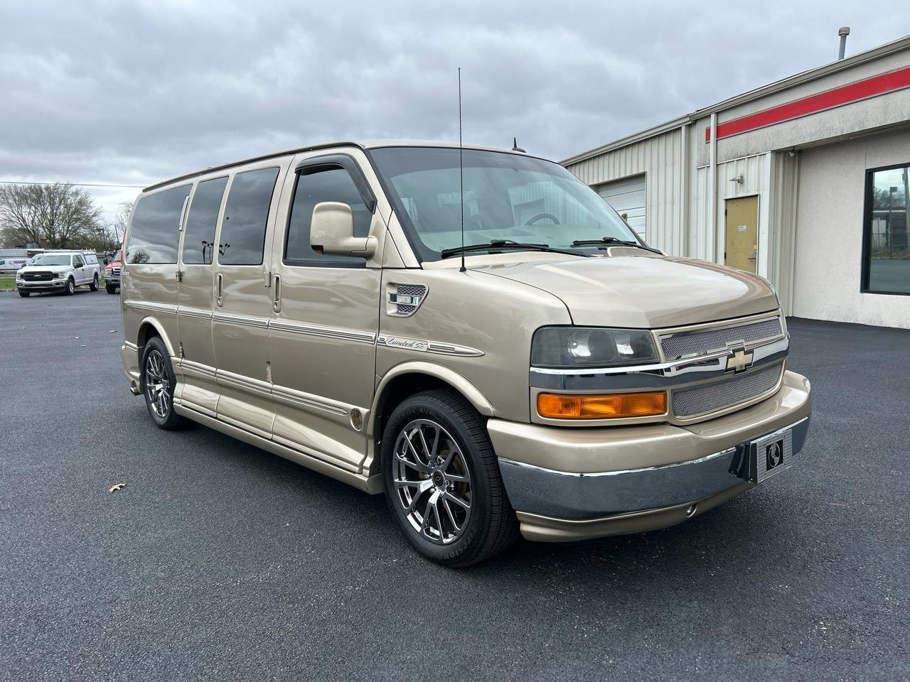 Used 2011 Chevrolet Express 1500 image 3