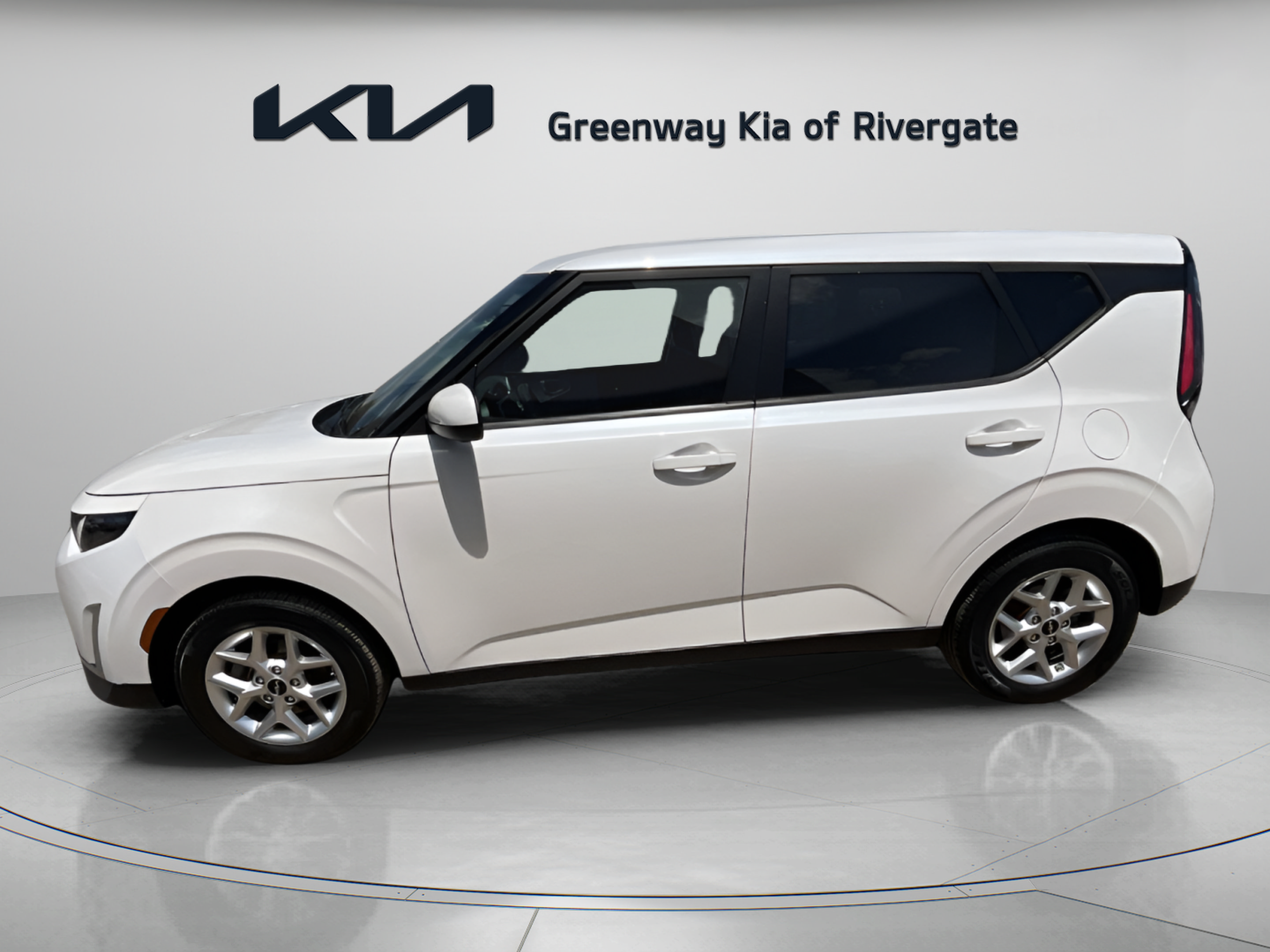 Used 2023 Kia Soul LX w/ Option Group 015 FWD image 4