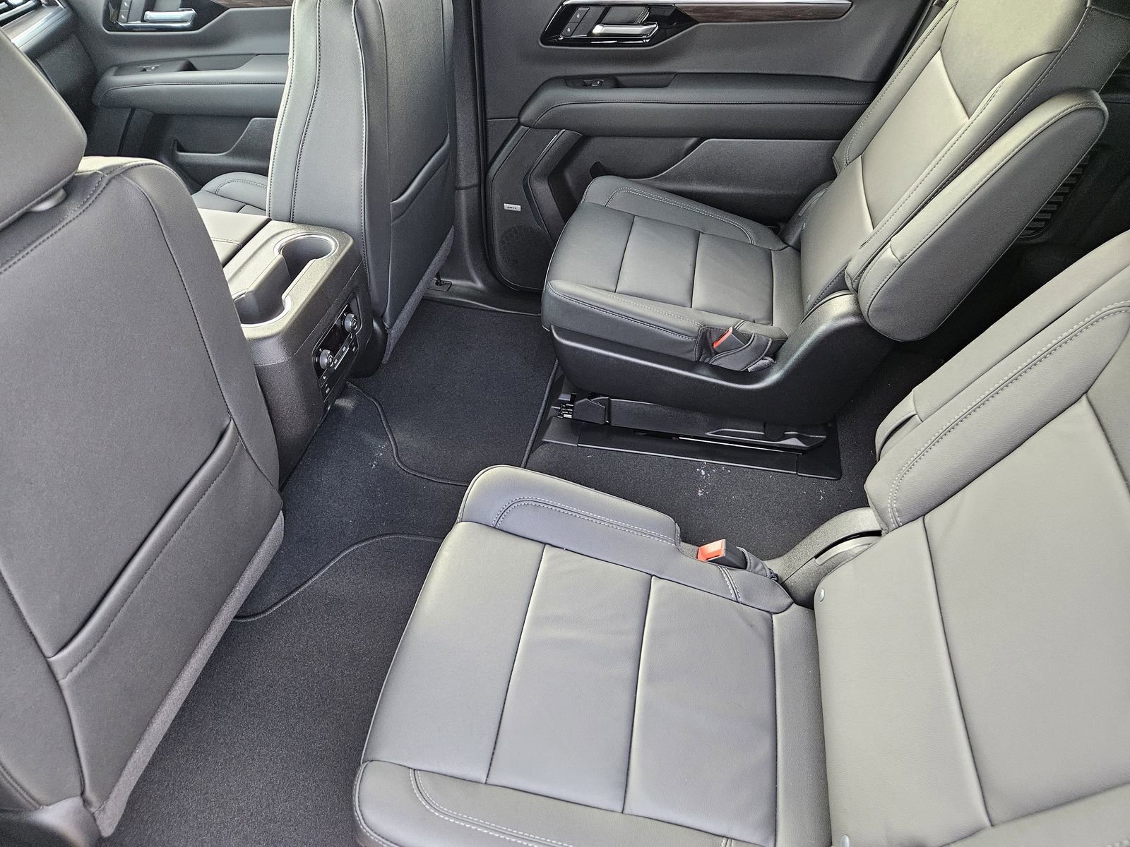 New 2026 Chevrolet Suburban LT w/ Comfort Package image 24