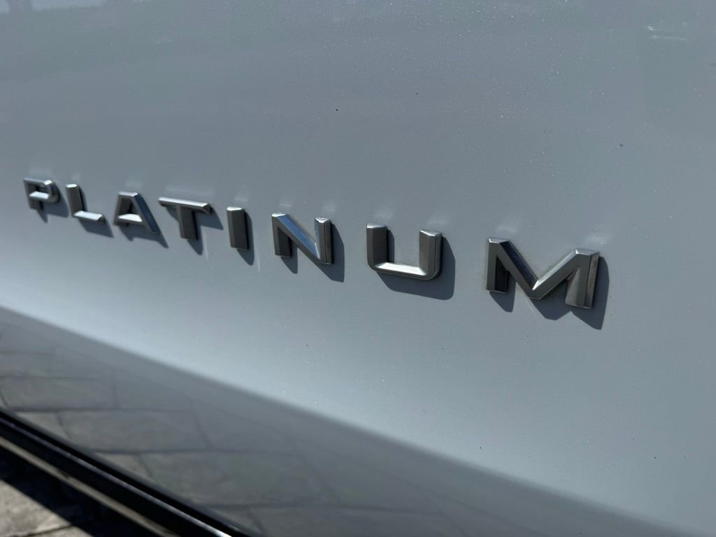 Used 2025 Ford Expedition Platinum AWD/4WD image 5