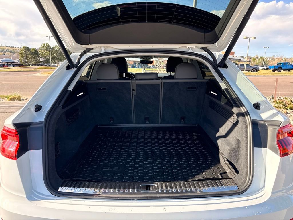 Used 2021 Audi Q8 Premium Plus w/ Premium Plus Package image 28