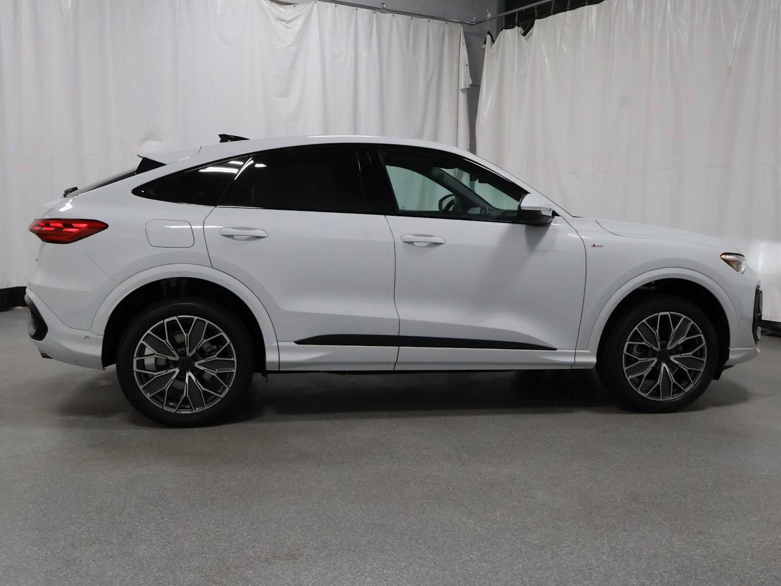 New 2026 Audi Q5 Premium Plus AWD/4WD image 10