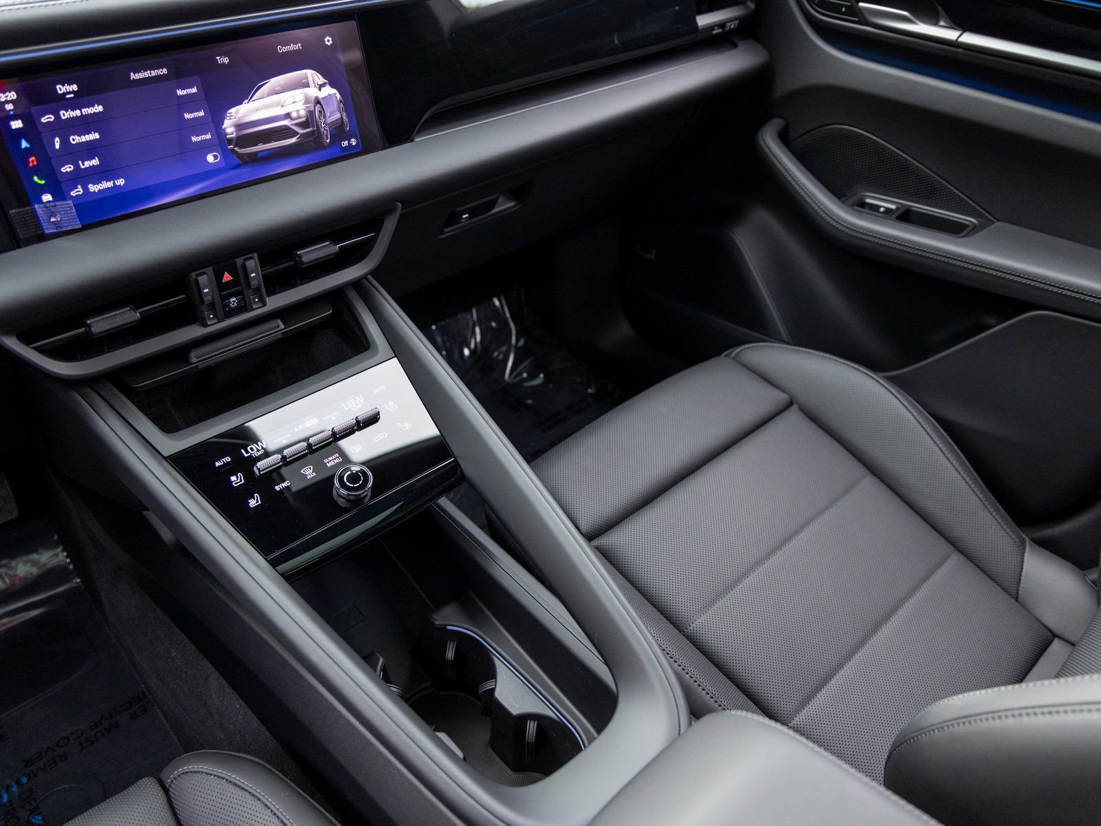 New 2025 Porsche Macan Electric RWD image 38